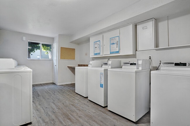 Arbor Cove Apartments in Ogden, UT - Foto de edificio - Building Photo