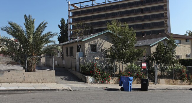 908 Everett St. in Los Angeles, CA - Foto de edificio - Building Photo