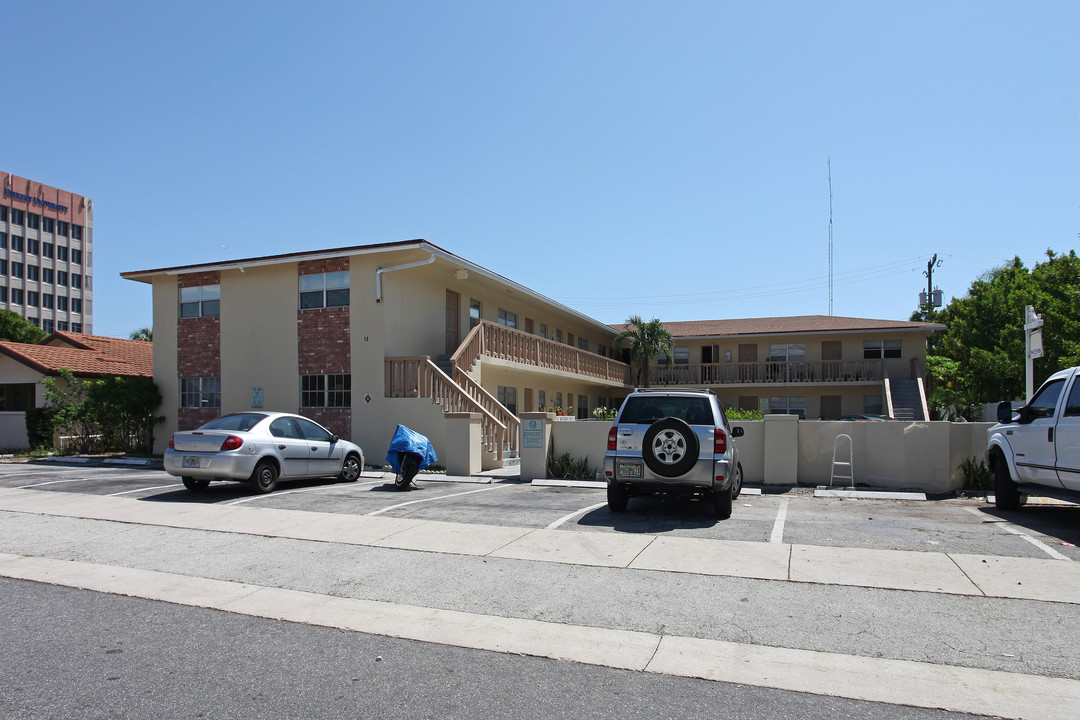 Petrock Motel in Pompano Beach, FL - Building Photo