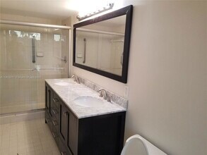 907 NE 27th Ave in Hallandale Beach, FL - Building Photo - Building Photo