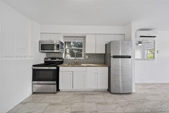 36 NE 64th Terrace in Miami, FL - Building Photo - Building Photo