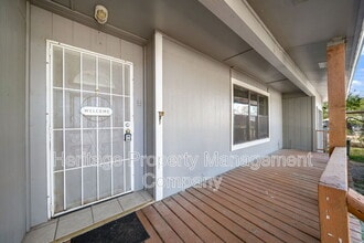 7590 New Sulphur Springs Rd in San Antonio, TX - Building Photo - Building Photo