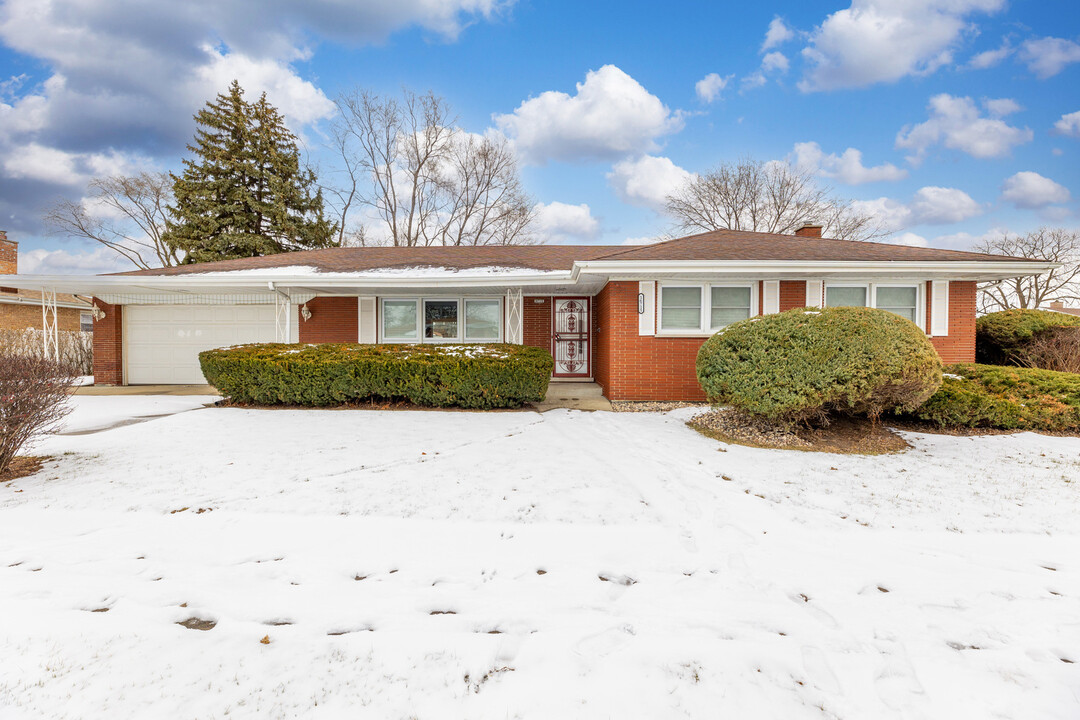 16715 Maryland Ave in South Holland, IL - Foto de edificio