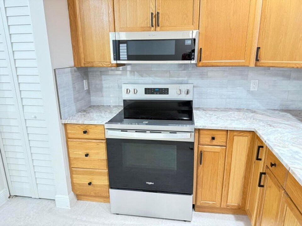 1065 Mulberry Pl in Wellington, FL - Building Photo