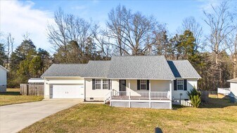 259 Clover Cir in Jacksboro, TN - Building Photo