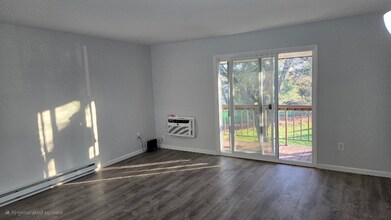 808 Eves Dr in Hillsborough, NJ - Building Photo - Building Photo