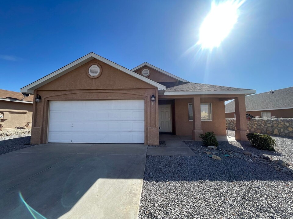 5179 Arena Dr in Las Cruces, NM - Building Photo