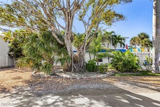 135 Delmar Ave in Fort Myers Beach, FL - Building Photo - Building Photo