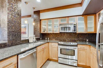 5440 Leary Ave NW in Seattle, WA - Foto de edificio - Building Photo