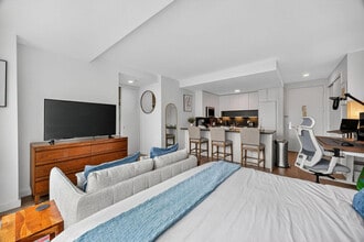 68 W 37th St in New York, NY - Building Photo - Building Photo