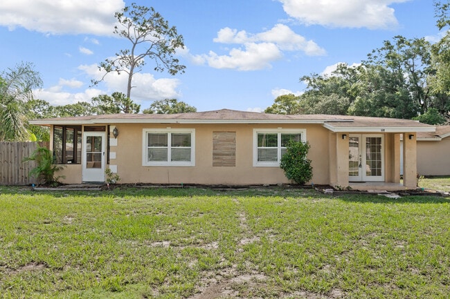 585 N Wayman St in Longwood, FL - Foto de edificio - Building Photo