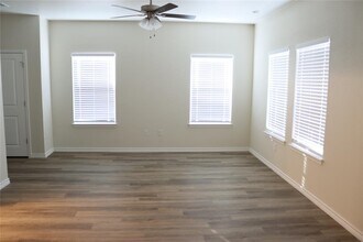 518 Whirlaway Dr in Jarrell, TX - Building Photo - Building Photo