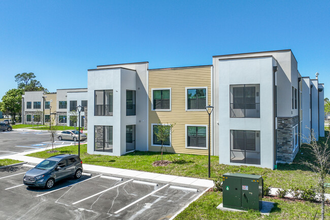 Baytown Apartments in Tampa, FL - Building Photo - Building Photo