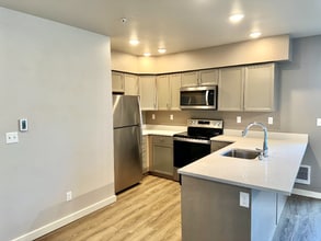 2330 Yakima Ct in Tacoma, WA - Building Photo - Building Photo