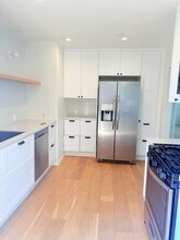 4135 W 22nd Pl, Unit 2202 in Los Angeles, CA - Building Photo - Building Photo