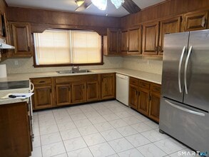 8 Wixted Ave in Danbury, CT - Building Photo - Building Photo