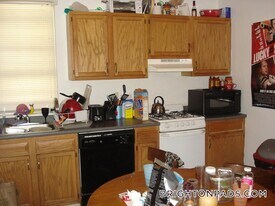 17 Cummings Rd, Unit 1 in Boston, MA - Building Photo