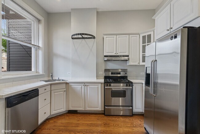 2232 W Homer St in Chicago, IL - Building Photo - Building Photo