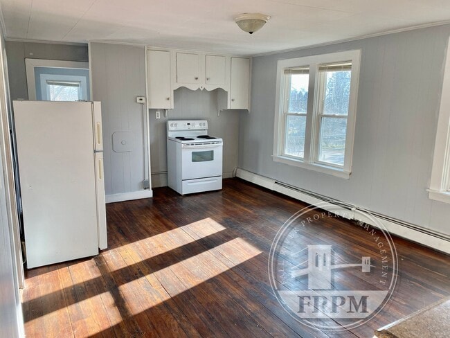 142 School St in Taunton, MA - Building Photo - Building Photo