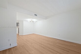 5750 Turin St in Coral Gables, FL - Building Photo - Building Photo