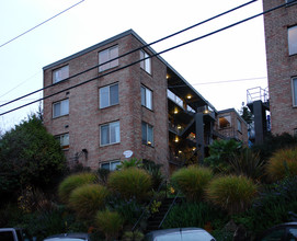 2711 Franklin Ave E in Seattle, WA - Building Photo - Building Photo