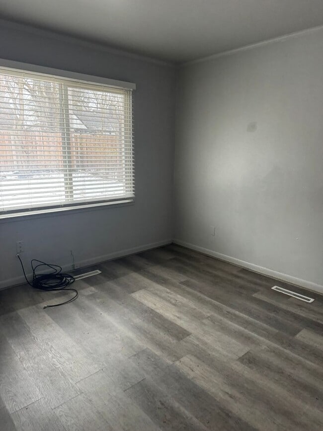 10631 Saratoga St in Oak Park, MI - Building Photo - Building Photo