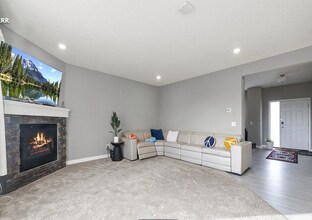 15985 Sapphire St NW in Ramsey, MN - Foto de edificio - Building Photo
