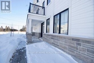 10 Caspian Row in Ottawa, ON - Building Photo - Building Photo
