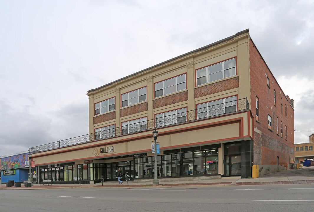 Galleria in Welland, ON - Building Photo