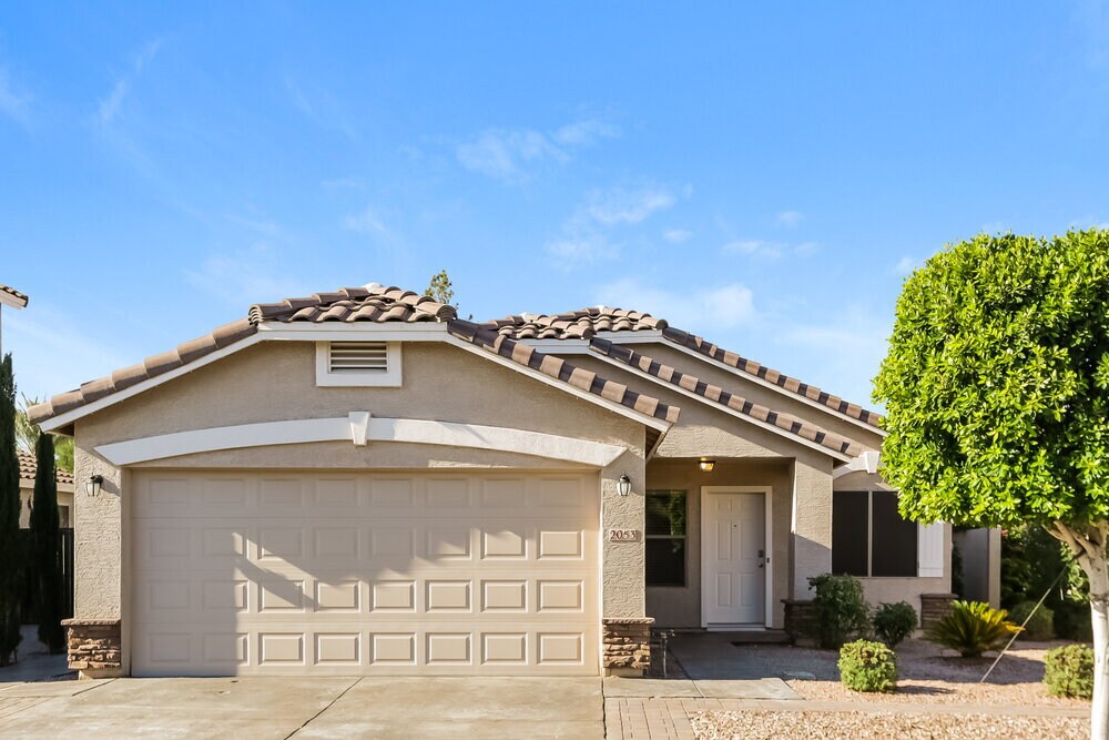 2053 E Arabian Dr in Gilbert, AZ - Building Photo