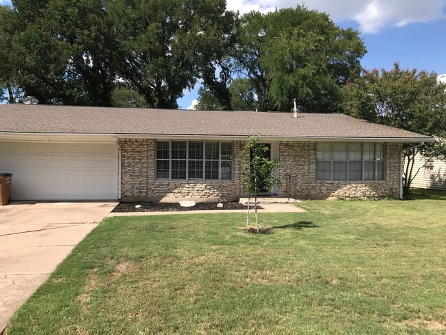property at 3006 Cedarlawn Cir