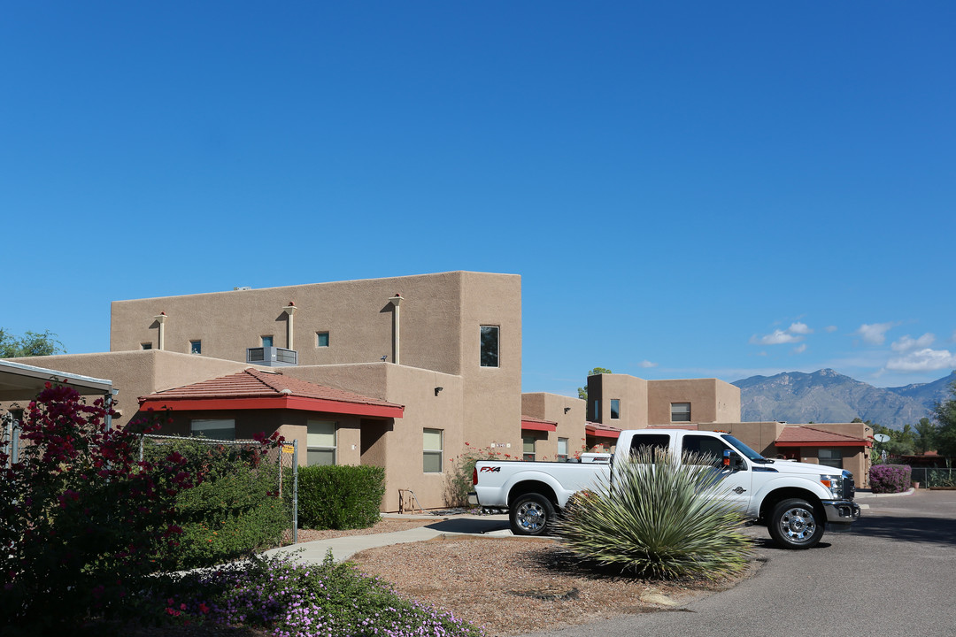 6145-6147 E Fairmount St in Tucson, AZ - Building Photo