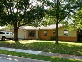 2017 Winthrop St in Irving, TX - Building Photo