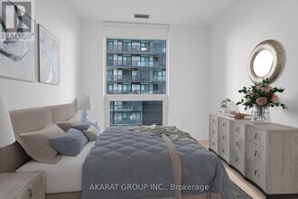 39-2439 Roehampton Ave in Toronto, ON - Building Photo - Building Photo