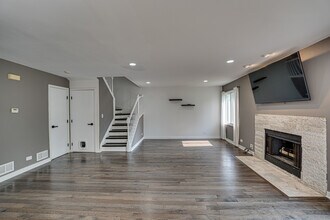 1633 Hilton Head Dr in Naperville, IL - Building Photo - Building Photo