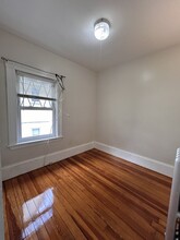 108 Brooks St, Unit 1 in Boston, MA - Foto de edificio - Building Photo