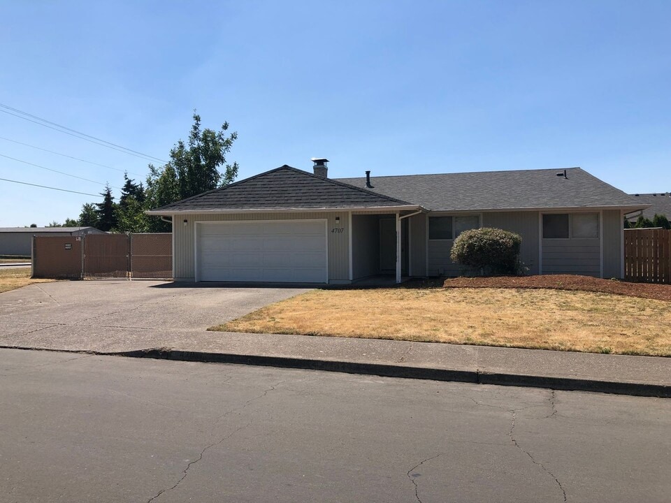 4707 49th Ave NE in Salem, OR - Building Photo