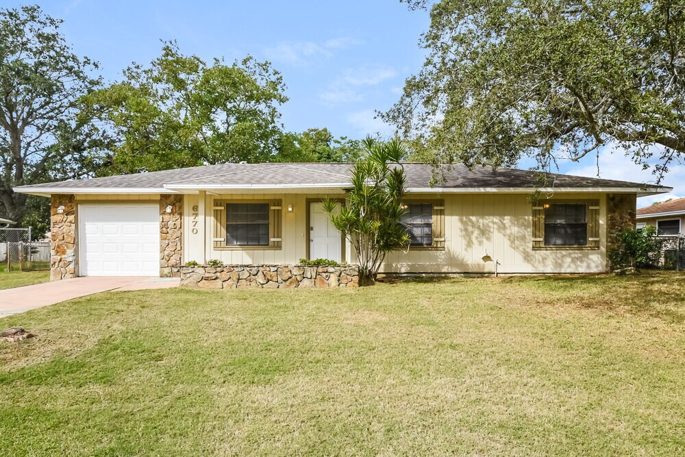 6770 Belfast Ave in Cocoa, FL - Building Photo