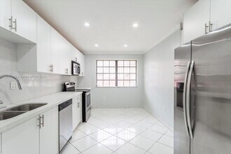 561 SW 122nd Ave in Miami, FL - Building Photo - Building Photo