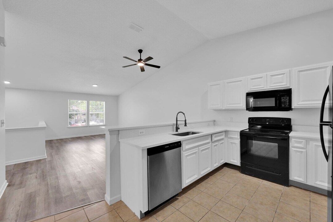 8309 Homeport Ct in Jacksonville, FL - Building Photo