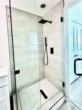3338 Peachtree Rd NE in Atlanta, GA - Building Photo - Building Photo