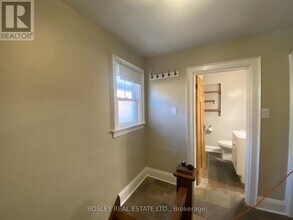 33 Lorindale Ave in Toronto, ON - Building Photo - Building Photo