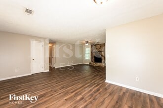 3345 Newcastle Way in Snellville, GA - Foto de edificio - Building Photo