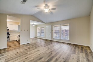 8615 Rockwood Ln, Unit 314 in Austin, TX - Building Photo