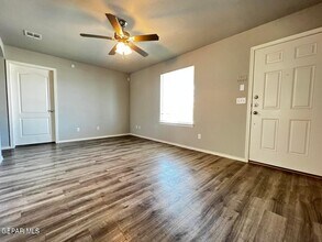 913 Galaxia Dr in Horizon City, TX - Building Photo - Building Photo