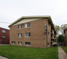 18-20 Hotspur Rd in Toronto, ON - Building Photo