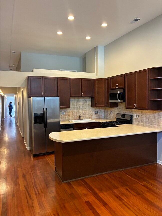 521 N Racine Ave, Unit 1 in Chicago, IL - Building Photo - Building Photo