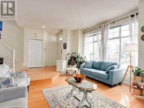 2979 Panorama Dr in Coquitlam, BC - Building Photo - Building Photo