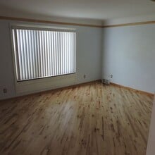 1985 Vernier Rd in Grosse Pointe Woods, MI - Building Photo - Building Photo