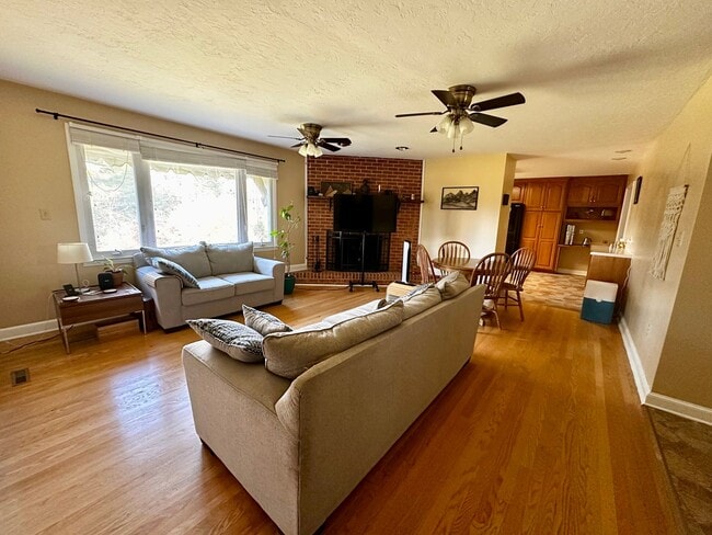 property at 280 Walnut Dr